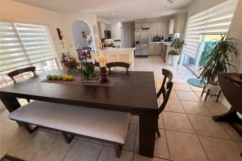 Villa ou maison à vendre à Doral, Floride: 4 chambres, 200.11 m2 № 2341403 - photo 4