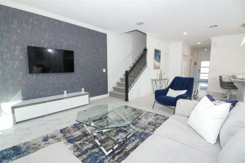Townhouse in Davenport, Florida 5 bedrooms, 201.41 sq.m. № 1777008 - photo 14