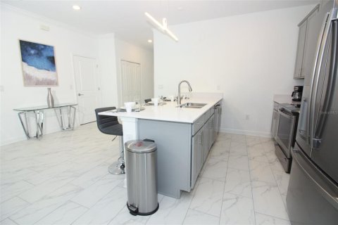 Townhouse in Davenport, Florida 5 bedrooms, 201.41 sq.m. № 1777008 - photo 10