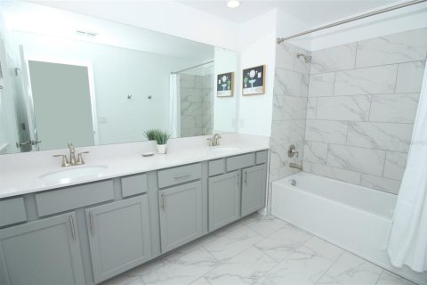 Townhouse in Davenport, Florida 5 bedrooms, 201.41 sq.m. № 1777008 - photo 19