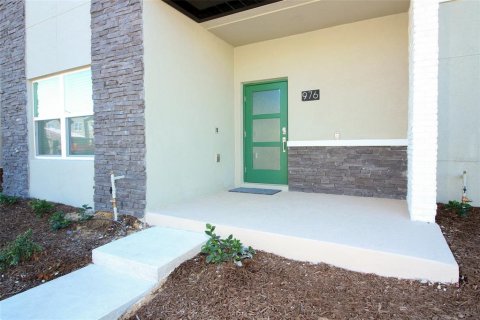 Townhouse in Davenport, Florida 5 bedrooms, 201.41 sq.m. № 1777008 - photo 2