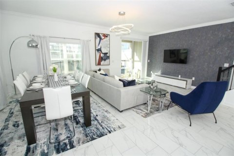 Townhouse in Davenport, Florida 5 bedrooms, 201.41 sq.m. № 1777008 - photo 7