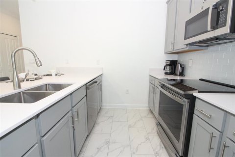 Townhouse in Davenport, Florida 5 bedrooms, 201.41 sq.m. № 1777008 - photo 11
