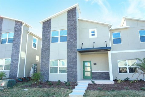 Townhouse in Davenport, Florida 5 bedrooms, 201.41 sq.m. № 1777008 - photo 1