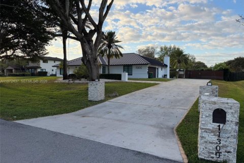 House in Plantation, Florida 4 bedrooms № 2033037 - photo 4