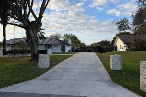 House in Plantation, Florida 4 bedrooms № 2033037 - photo 5