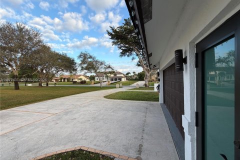 House in Plantation, Florida 4 bedrooms № 2033037 - photo 19