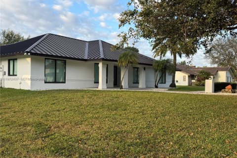 House in Plantation, Florida 4 bedrooms № 2033037 - photo 12