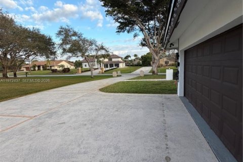 House in Plantation, Florida 4 bedrooms № 2033037 - photo 21