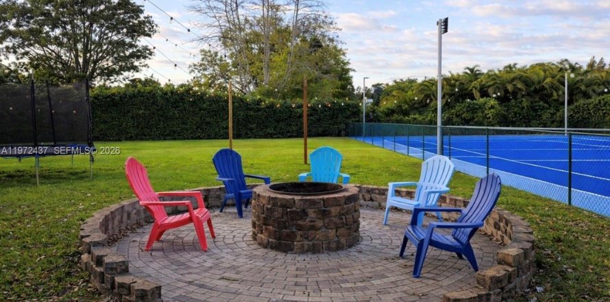 House in Plantation, Florida 4 bedrooms № 2033037