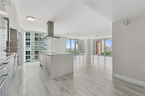Condominio en venta en Sunny Isles Beach, Florida, 3 dormitorios, 175.77 m2 № 1840713 - foto 3