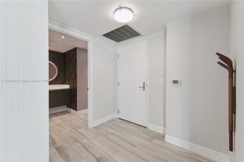 Condominio en venta en Sunny Isles Beach, Florida, 3 dormitorios, 175.77 m2 № 1840713 - foto 13