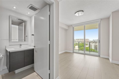 Condominio en venta en Sunny Isles Beach, Florida, 3 dormitorios, 175.77 m2 № 1840713 - foto 21
