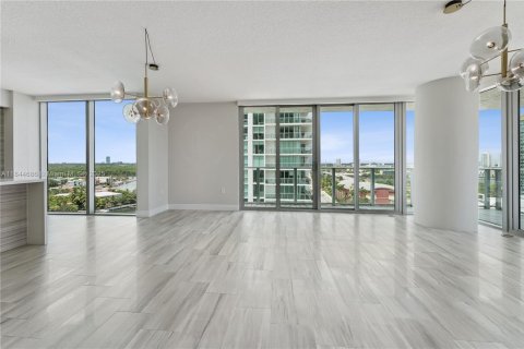 Condominio en venta en Sunny Isles Beach, Florida, 3 dormitorios, 175.77 m2 № 1840713 - foto 10