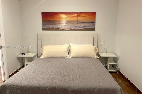 Condo in Hallandale Beach, Florida, 1 bedroom  № 2068230 - photo 19