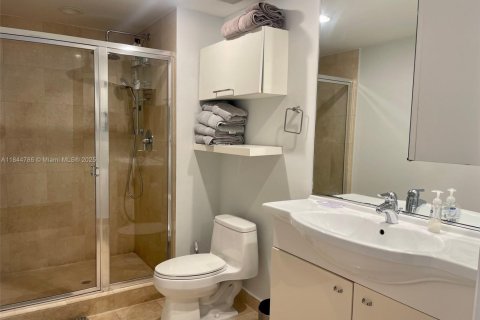 Condo in Hallandale Beach, Florida, 1 bedroom  № 2068230 - photo 24