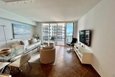 Condo in Hallandale Beach, Florida, 1 bedroom  № 2068230 - photo 6