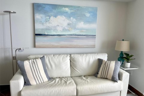 Condo in Hallandale Beach, Florida, 1 bedroom  № 2068230 - photo 13