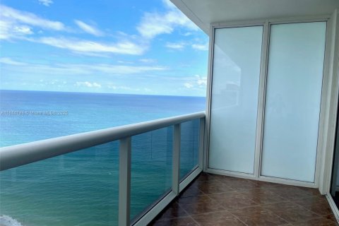 Condo in Hallandale Beach, Florida, 1 bedroom  № 2068230 - photo 2