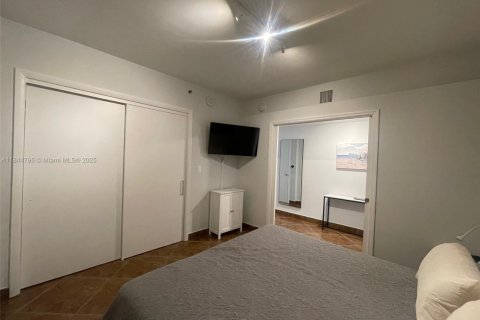 Condo in Hallandale Beach, Florida, 1 bedroom  № 2068230 - photo 22