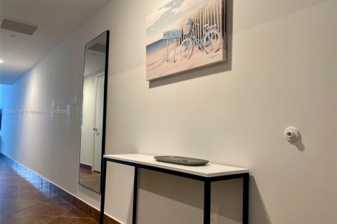 Condo in Hallandale Beach, Florida, 1 bedroom  № 2068230 - photo 16