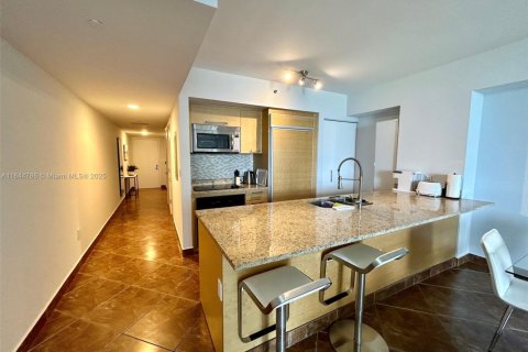 Condo in Hallandale Beach, Florida, 1 bedroom  № 2068230 - photo 4