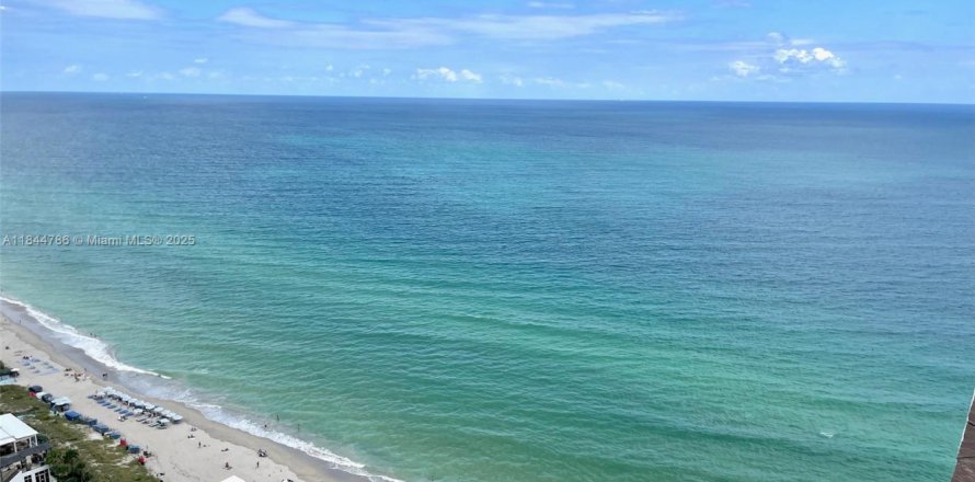 Condo in Hallandale Beach, Florida, 1 bedroom  № 2068230