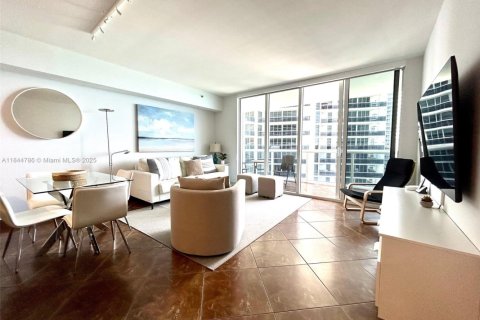 Condo in Hallandale Beach, Florida, 1 bedroom  № 2068230 - photo 12