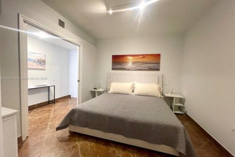 Condo in Hallandale Beach, Florida, 1 bedroom  № 2068230 - photo 21