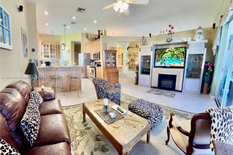 Casa en venta en Pembroke Pines, Florida, 4 dormitorios, 227.05 m2 № 1715276 - foto 9