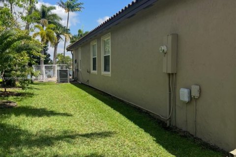 Casa en venta en Pembroke Pines, Florida, 4 dormitorios, 227.05 m2 № 1715276 - foto 28