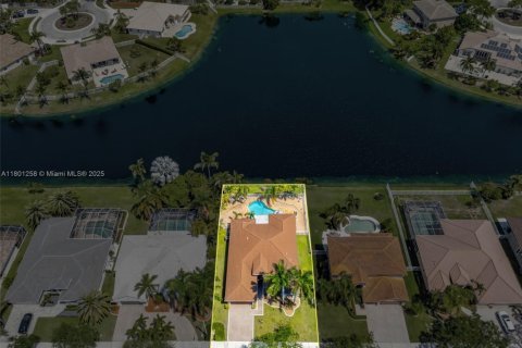 Casa en venta en Pembroke Pines, Florida, 4 dormitorios, 227.05 m2 № 1715276 - foto 6