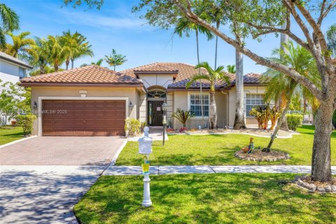 Casa en venta en Pembroke Pines, Florida, 4 dormitorios, 227.05 m2 № 1715276 - foto 3