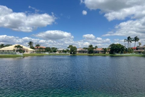 Casa en venta en Pembroke Pines, Florida, 4 dormitorios, 227.05 m2 № 1715276 - foto 30