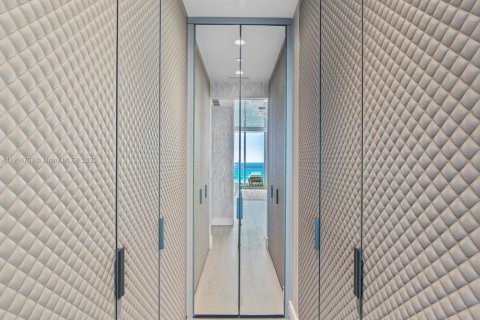 Condo in Sunny Isles Beach, Florida, 4 bedrooms  № 1973552 - photo 23