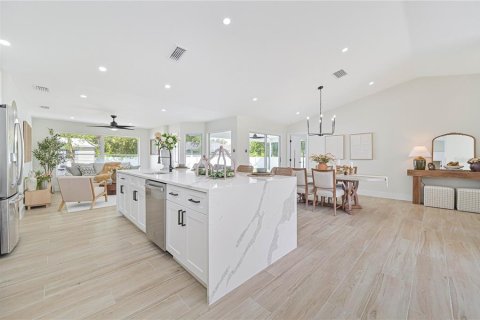 House in Port Charlotte, Florida 3 bedrooms, 151.8 sq.m. № 1837672 - photo 3