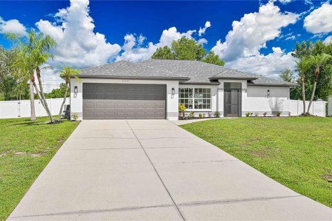House in Port Charlotte, Florida 3 bedrooms, 151.8 sq.m. № 1837672 - photo 1