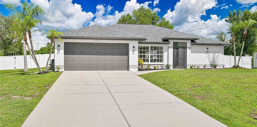 House in Port Charlotte, Florida 3 bedrooms, 151.8 sq.m. № 1837672