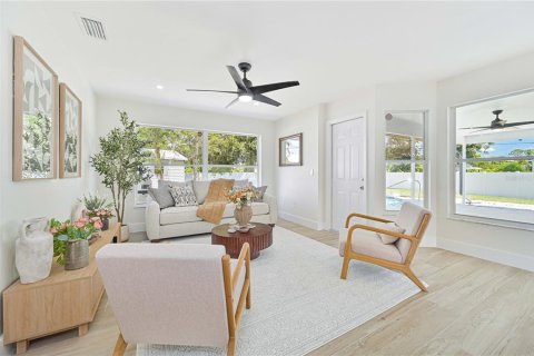 House in Port Charlotte, Florida 3 bedrooms, 151.8 sq.m. № 1837672 - photo 15