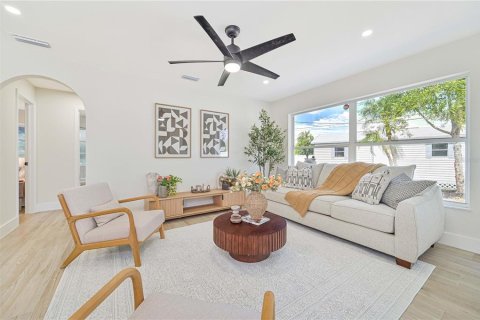 House in Port Charlotte, Florida 3 bedrooms, 151.8 sq.m. № 1837672 - photo 16
