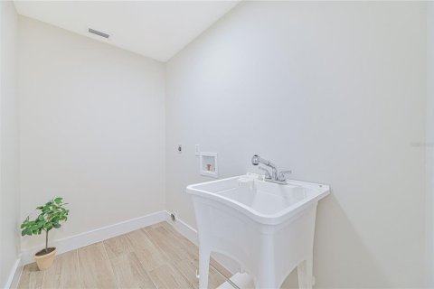 House in Port Charlotte, Florida 3 bedrooms, 151.8 sq.m. № 1837672 - photo 23