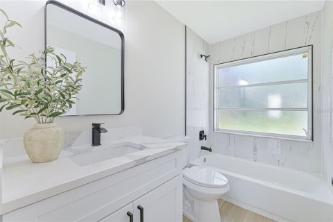 House in Port Charlotte, Florida 3 bedrooms, 151.8 sq.m. № 1837672 - photo 26