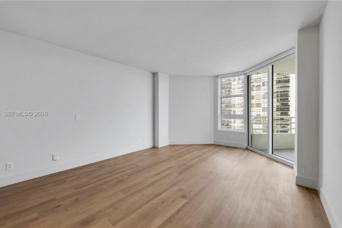 Снять в аренду квартиру в Майами, Флорида 2 спальни, 130.43м2, № 2041335 - фото 14