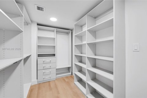 Снять в аренду квартиру в Майами, Флорида 2 спальни, 130.43м2, № 2041335 - фото 26