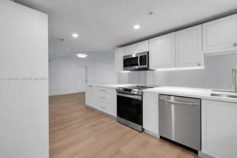 Снять в аренду квартиру в Майами, Флорида 2 спальни, 130.43м2, № 2041335 - фото 11