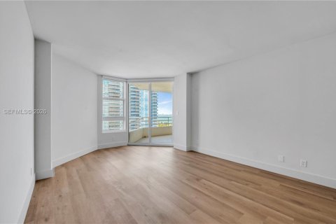 Снять в аренду квартиру в Майами, Флорида 2 спальни, 130.43м2, № 2041335 - фото 17