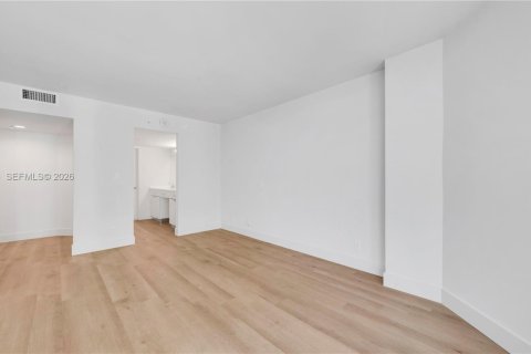 Снять в аренду квартиру в Майами, Флорида 2 спальни, 130.43м2, № 2041335 - фото 16