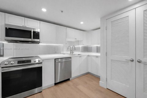 Снять в аренду квартиру в Майами, Флорида 2 спальни, 130.43м2, № 2041335 - фото 12