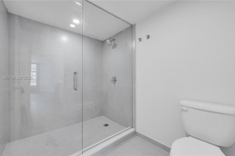 Снять в аренду квартиру в Майами, Флорида 2 спальни, 130.43м2, № 2041335 - фото 20