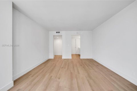 Снять в аренду квартиру в Майами, Флорида 2 спальни, 130.43м2, № 2041335 - фото 15